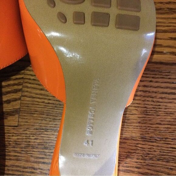 BOTTEGA VENETA Polished leather Slides - Picture 10 of 10